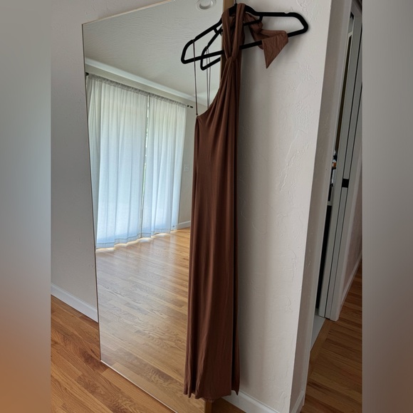 Alicia & Olivia Amaya Halter Dress - Picture 4 of 8